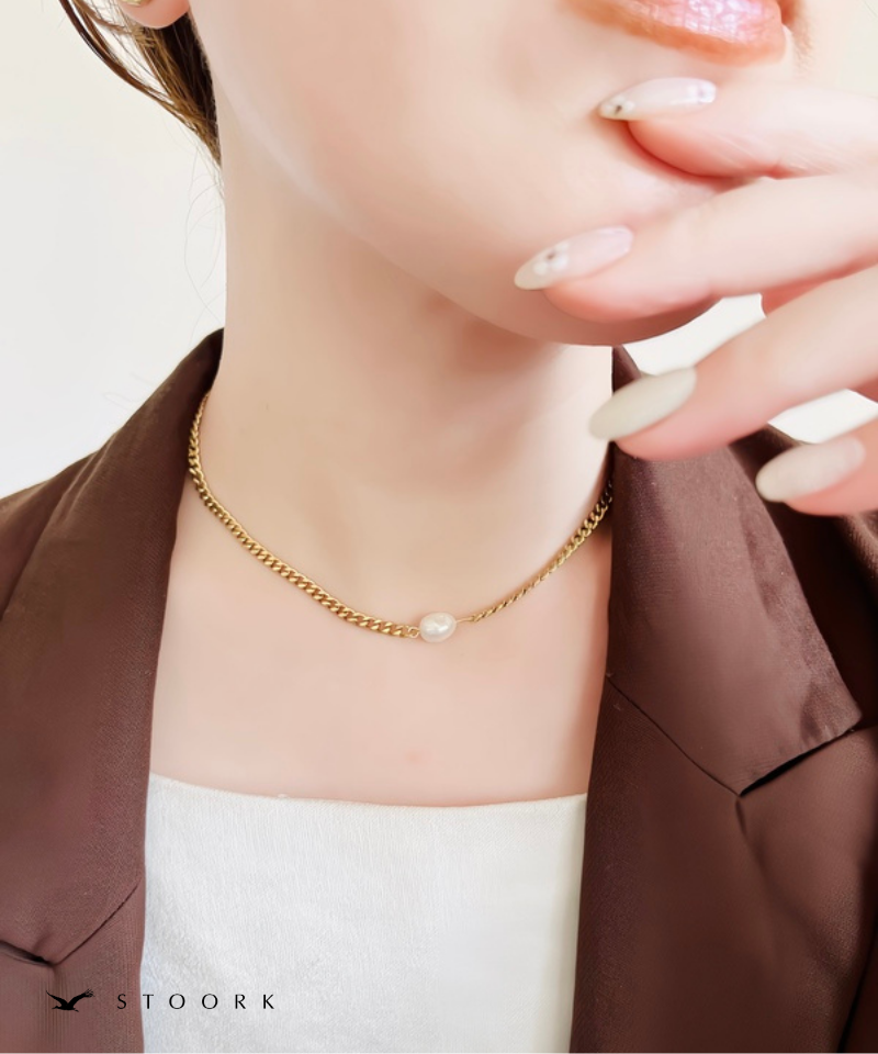 One Pearl Necklace