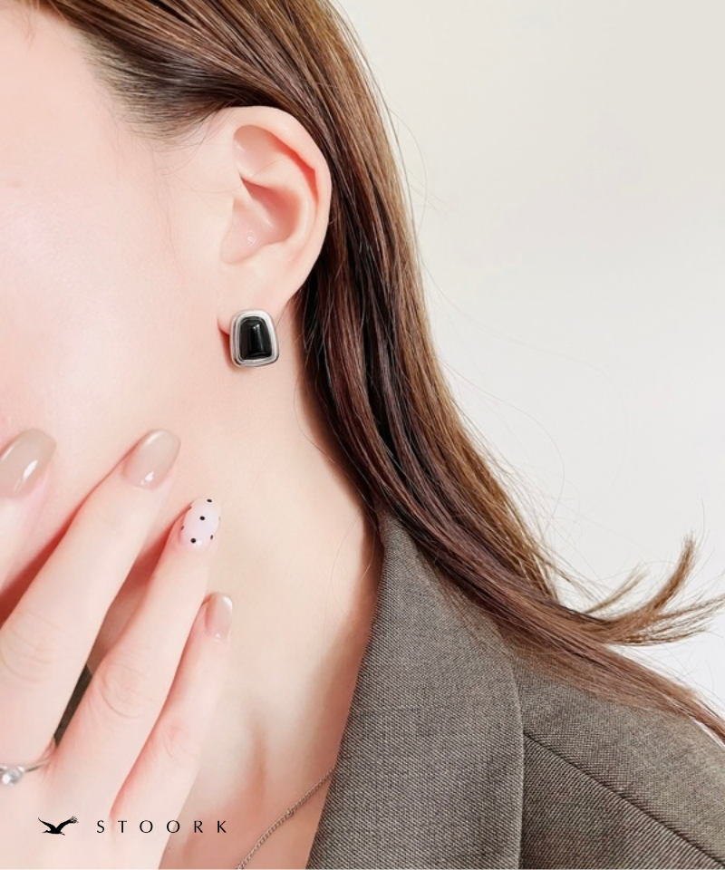 Square Black Stone Pierce