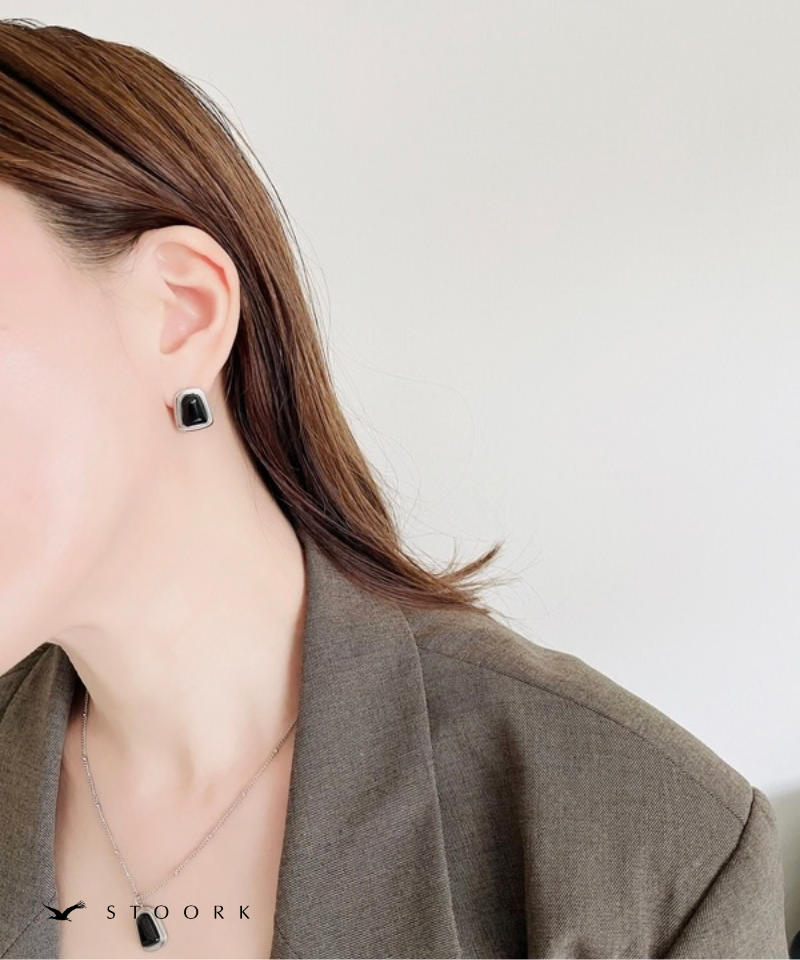 Square Black Stone Pierce