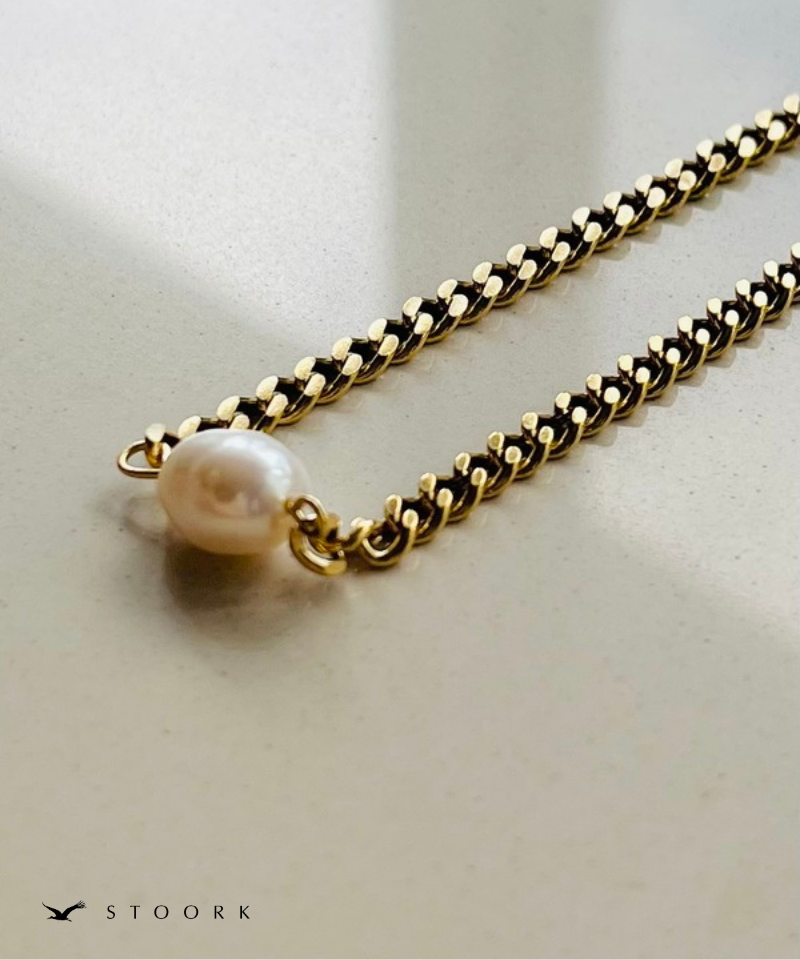 One Pearl Necklace