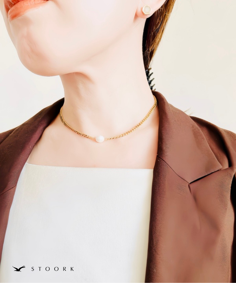 One Pearl Necklace