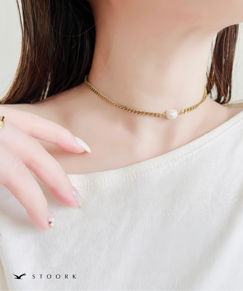 One Pearl Necklace
