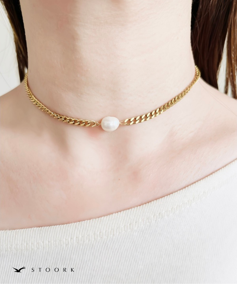 One Pearl Necklace
