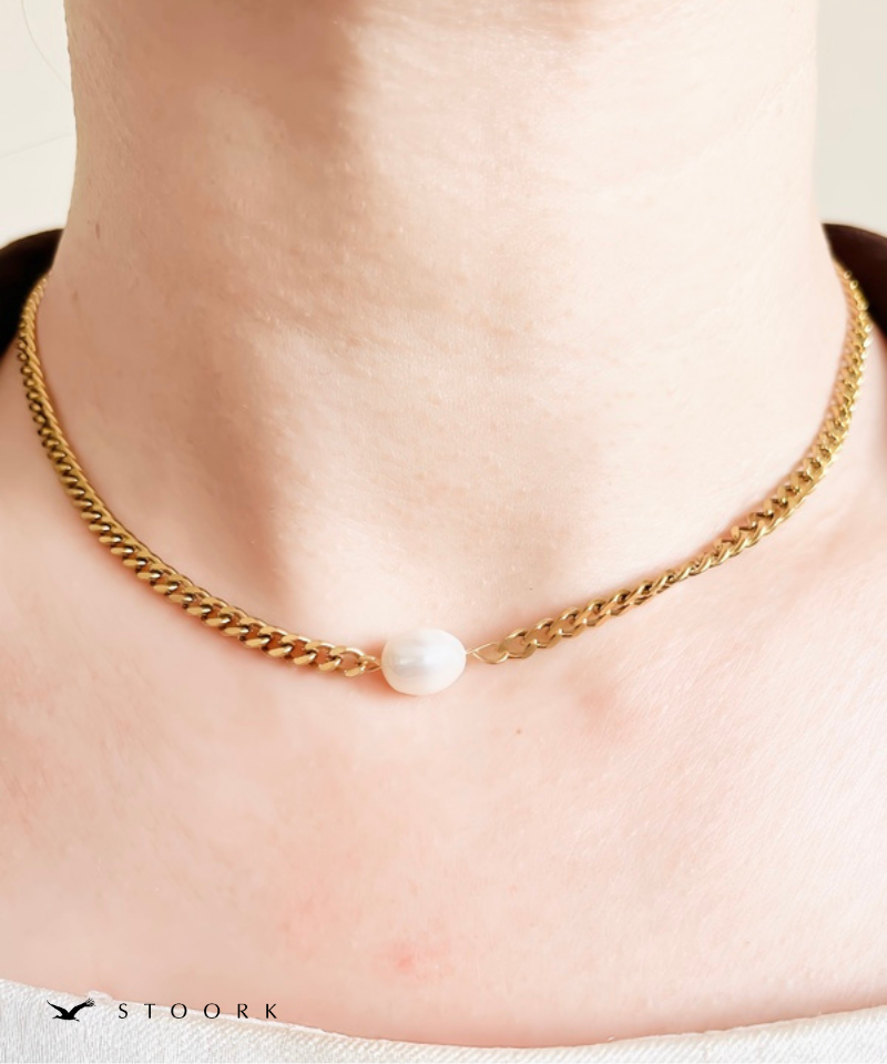 One Pearl Necklace