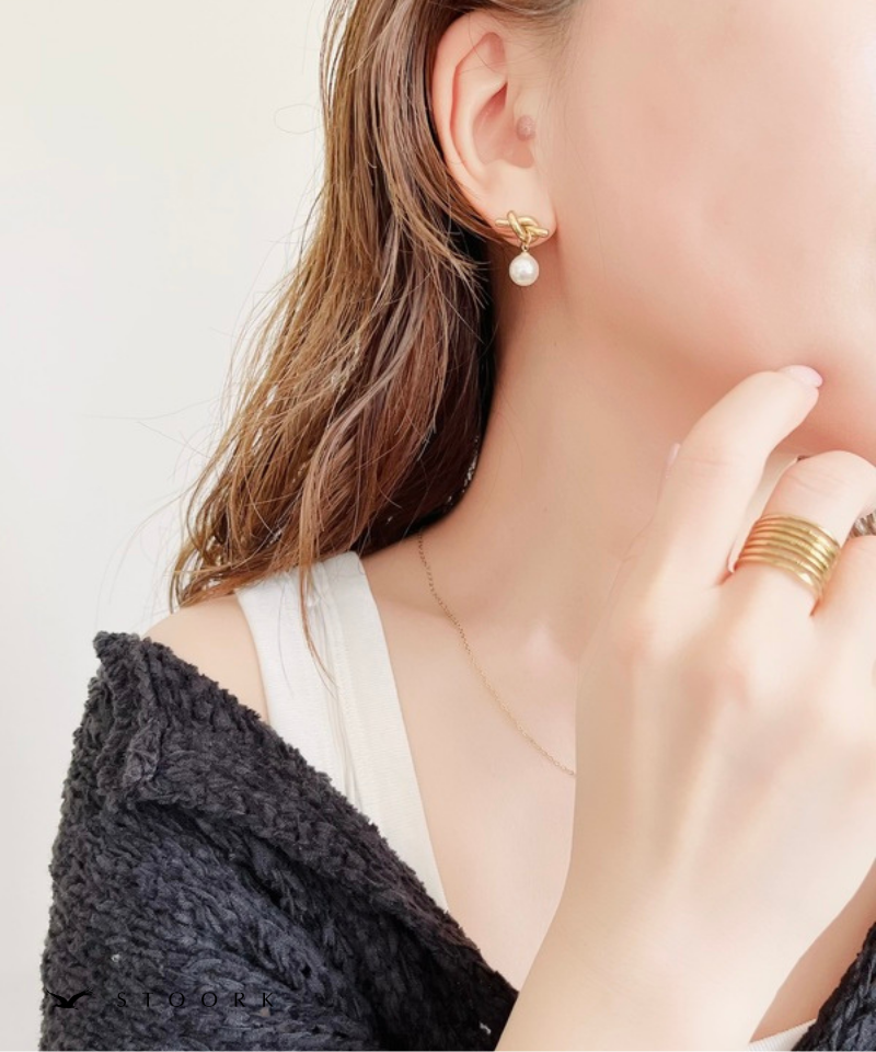 Knot Pearl Pierce
