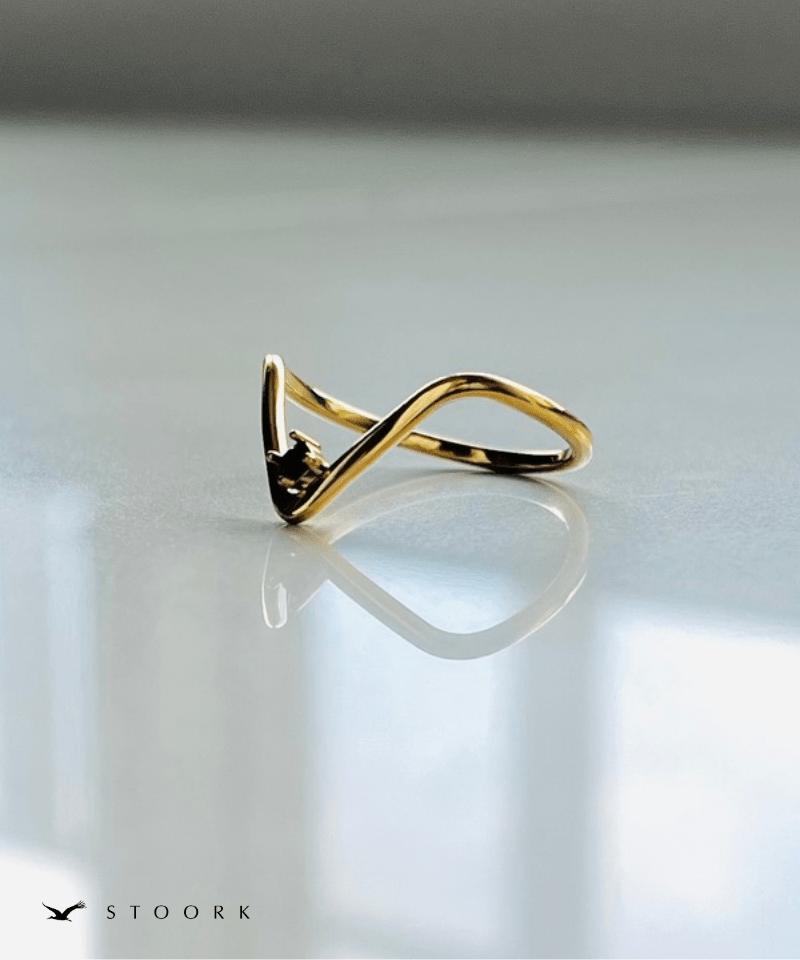 V-Line Black Stone Ring - stoork