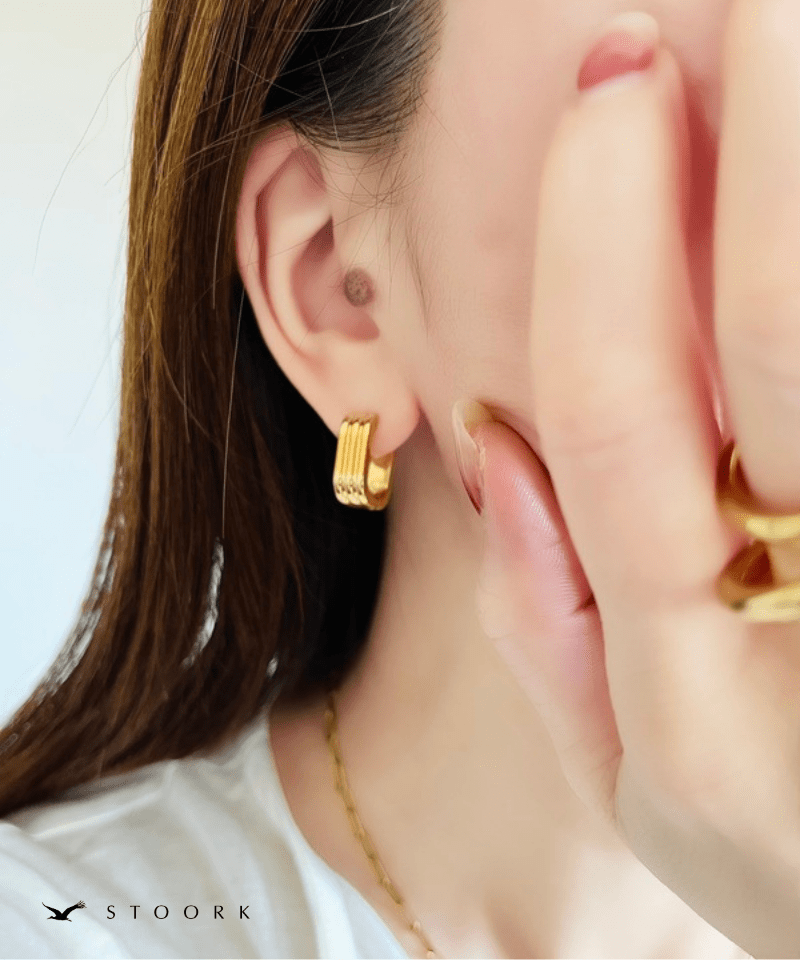 Vertical Line Mini Hoop Pierce - stoork