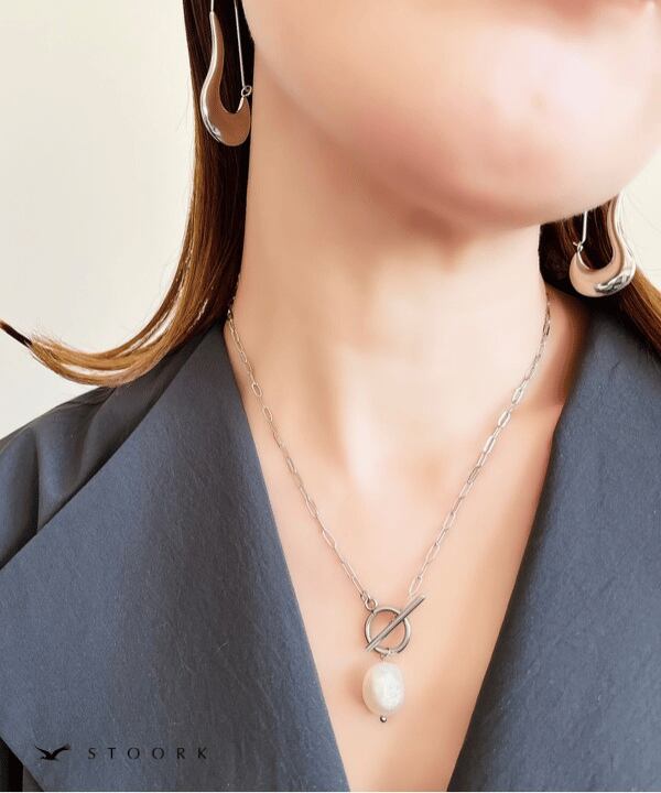 Mantel Pearl Necklace