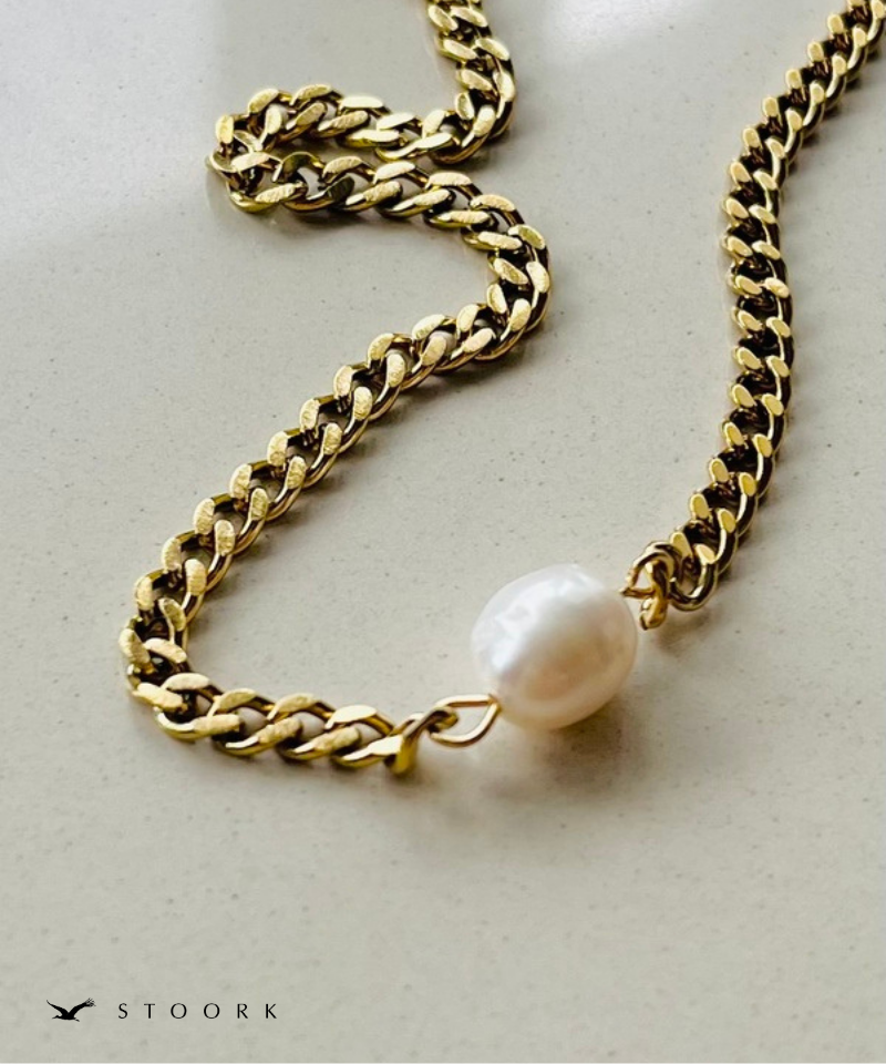 One Pearl Necklace