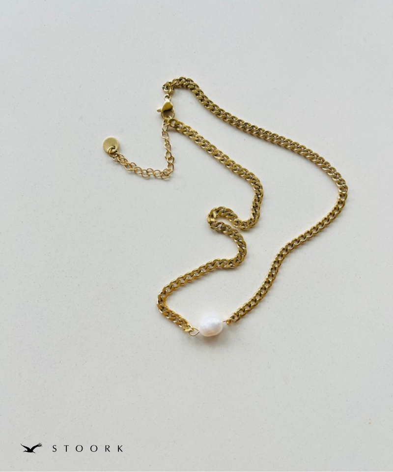 One Pearl Necklace