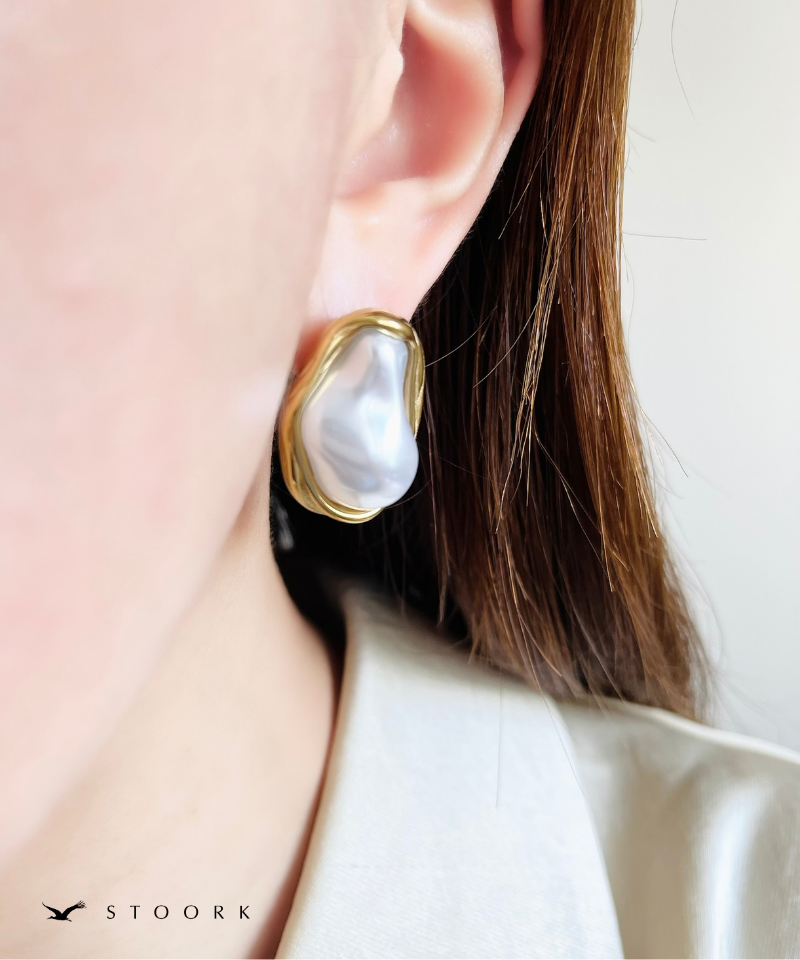 Metal Frame Pearl Pierce