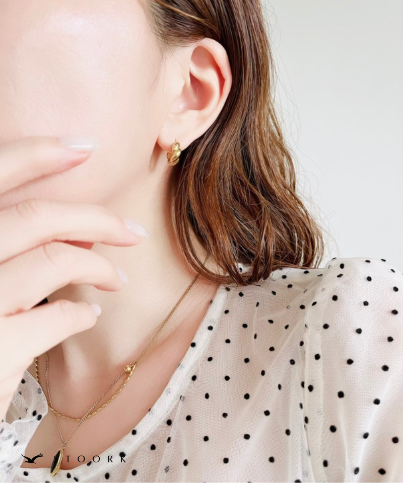 Curve Twist Pierce