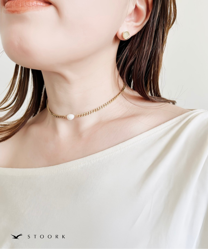 One Pearl Necklace