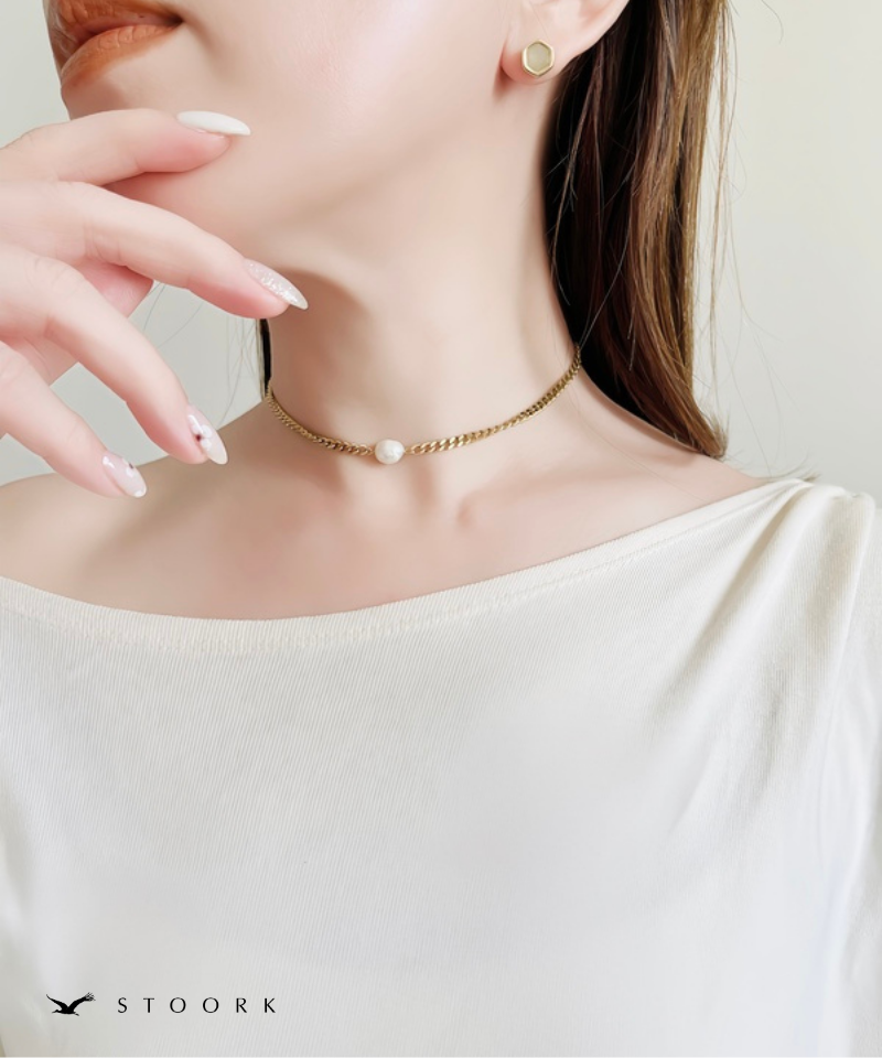 One Pearl Necklace