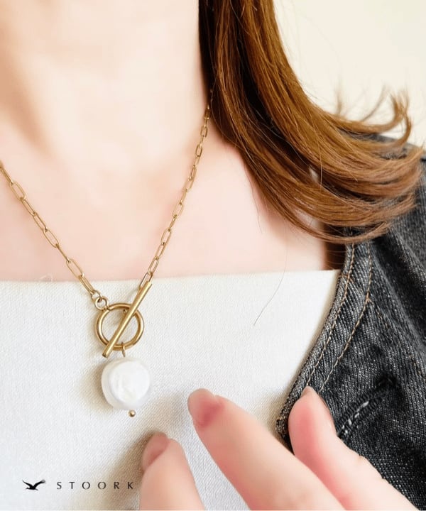 Mantel Pearl Necklace