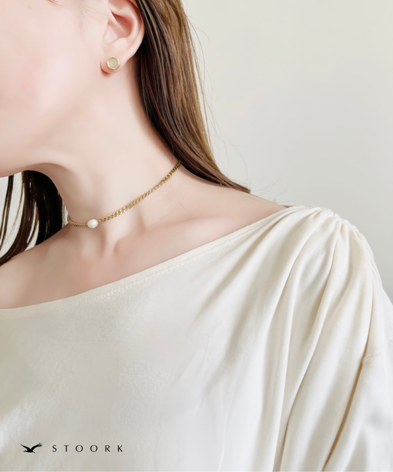 One Pearl Necklace