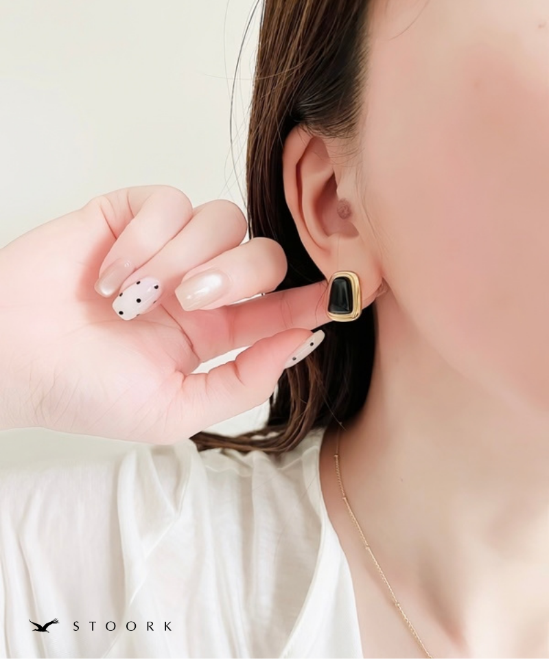 Square Black Stone Pierce