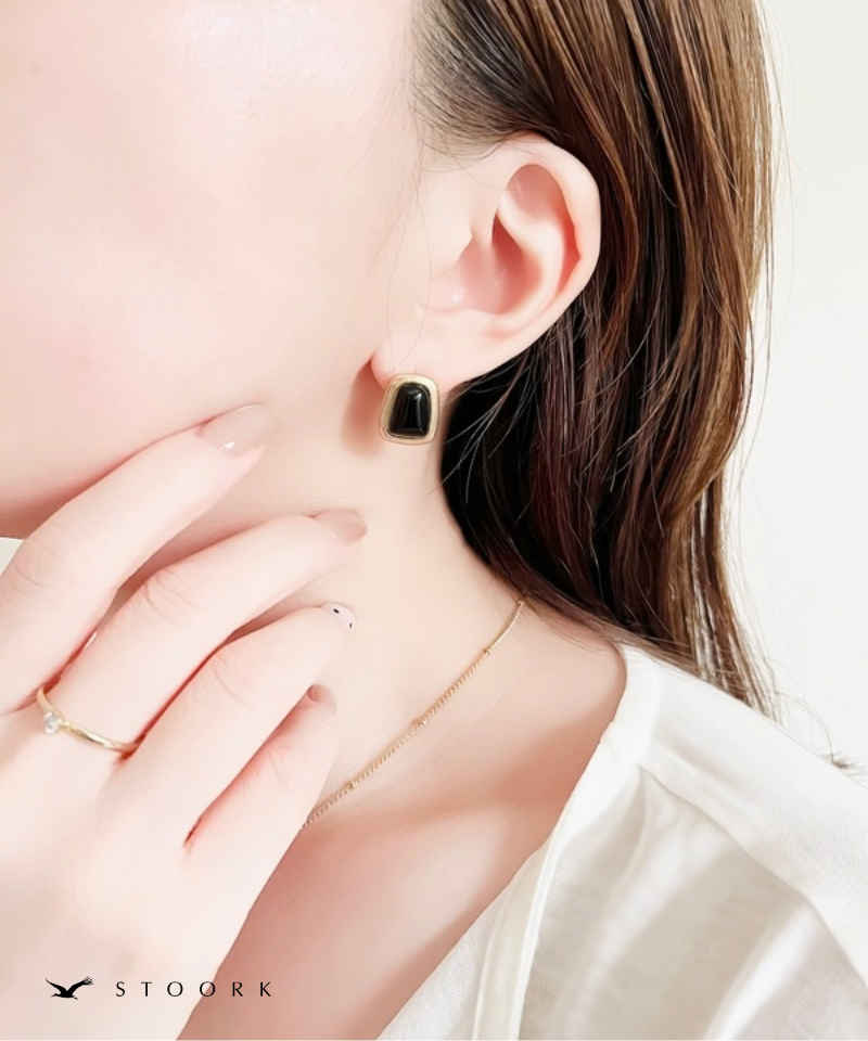 Square Black Stone Pierce