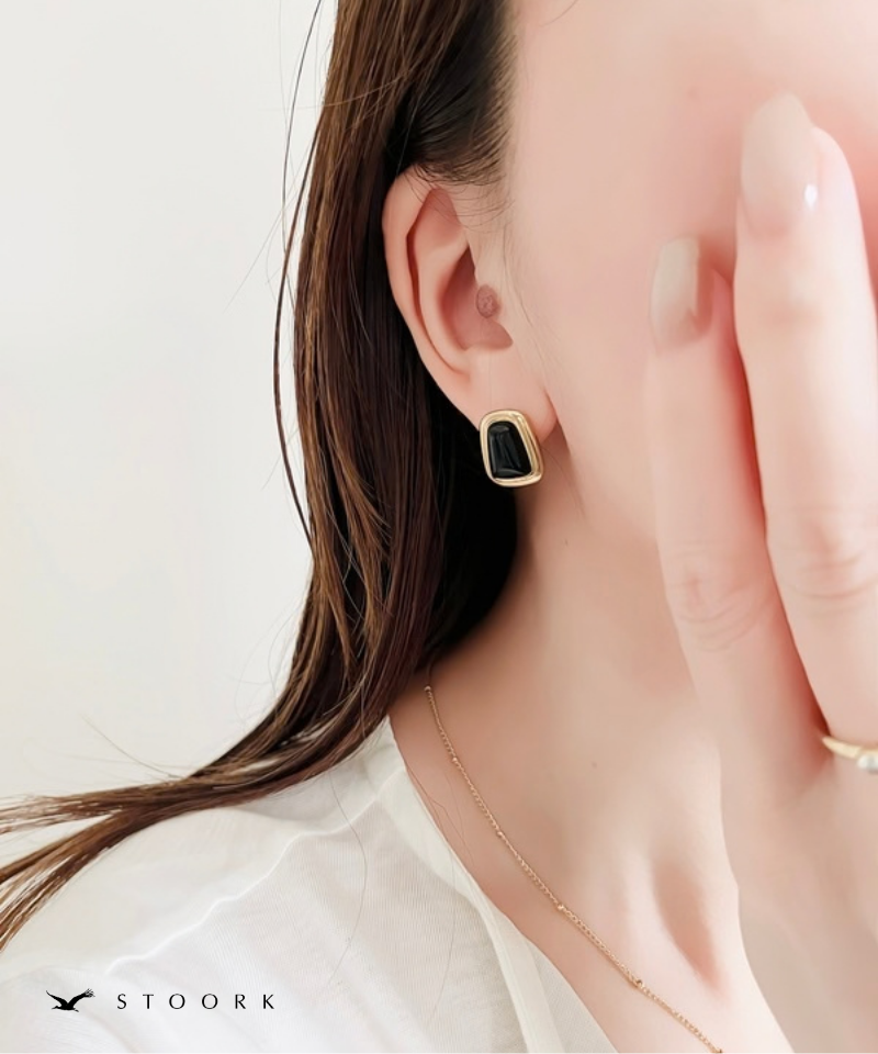 Square Black Stone Pierce