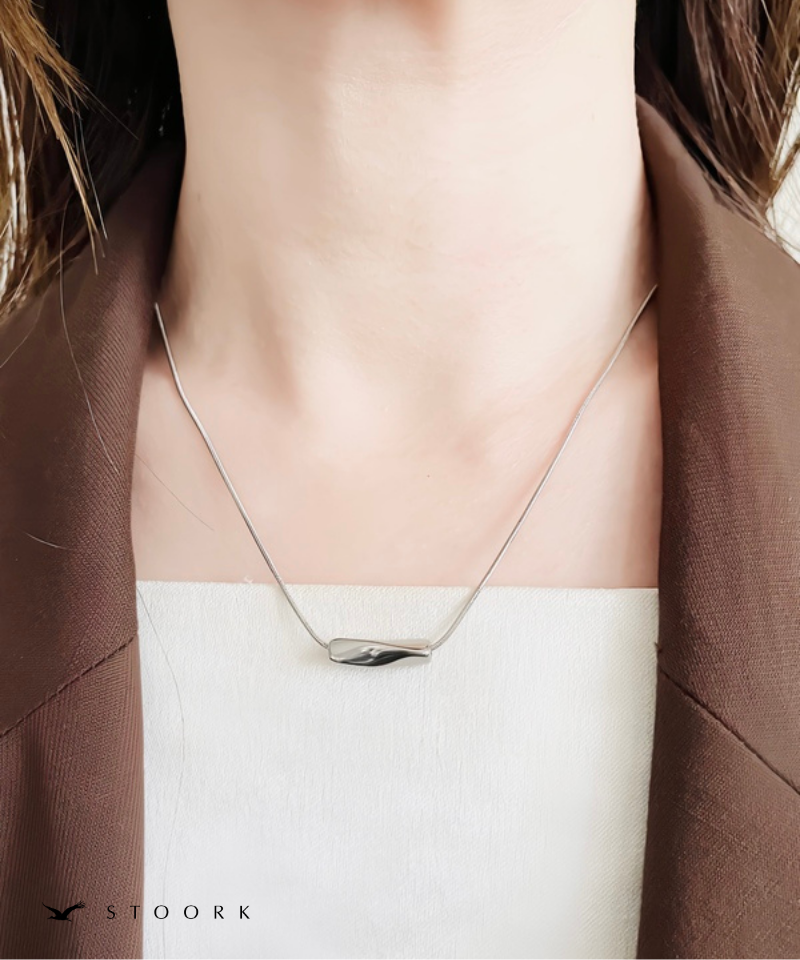 Twist Bar Necklace