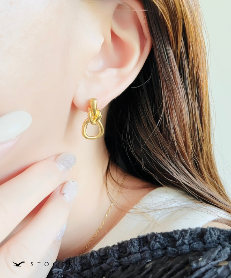 Volume Knot Hoop Pierce