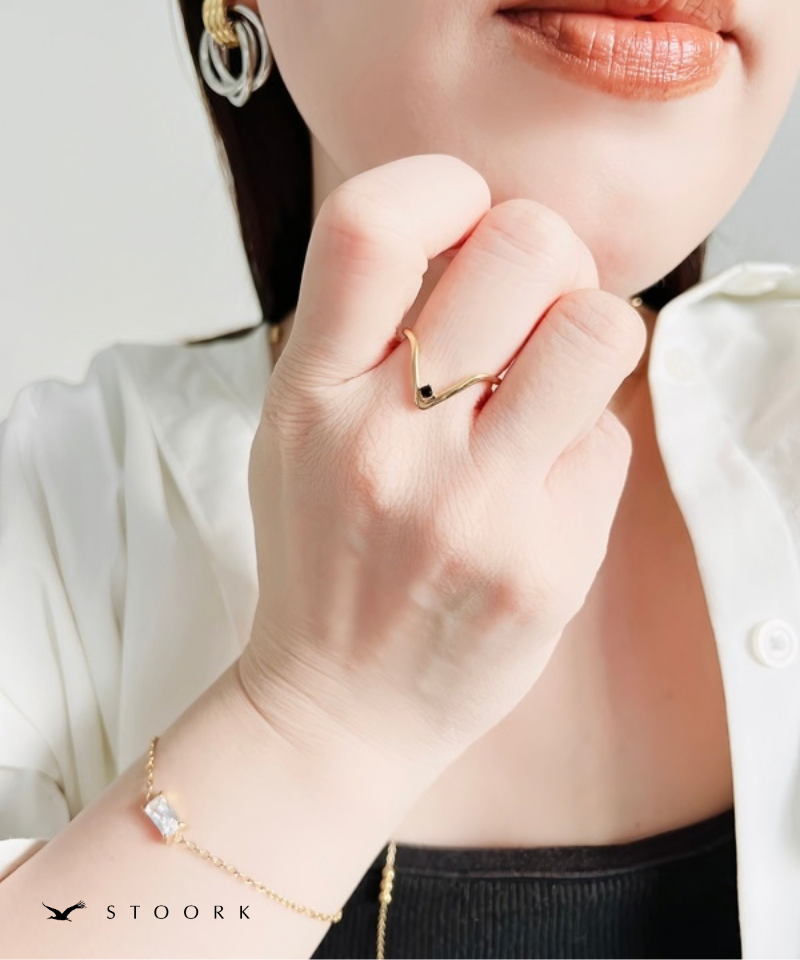 V-Line Black Stone Ring