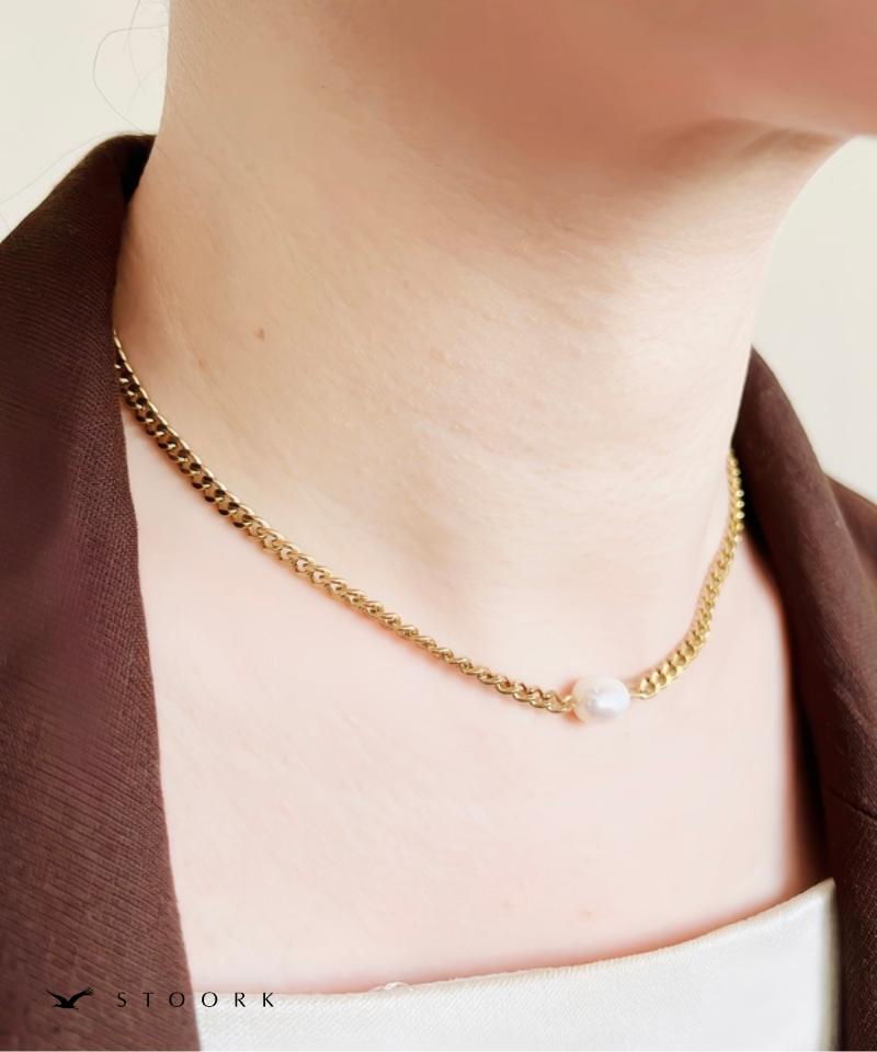 One Pearl Necklace