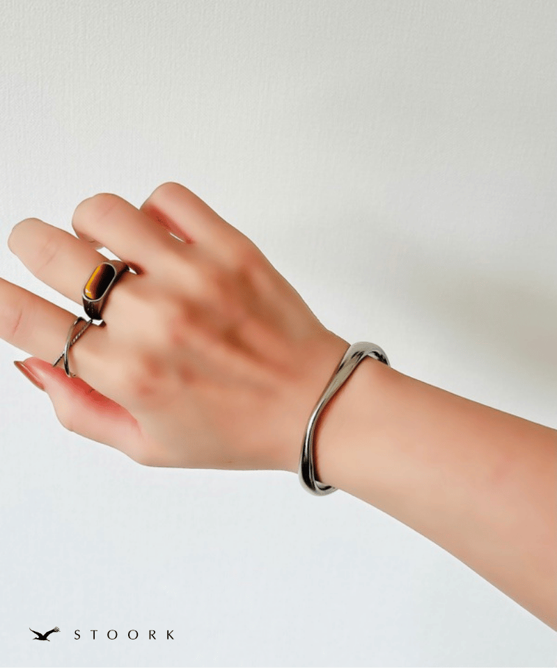 Simple Nuance Bangle - stoork