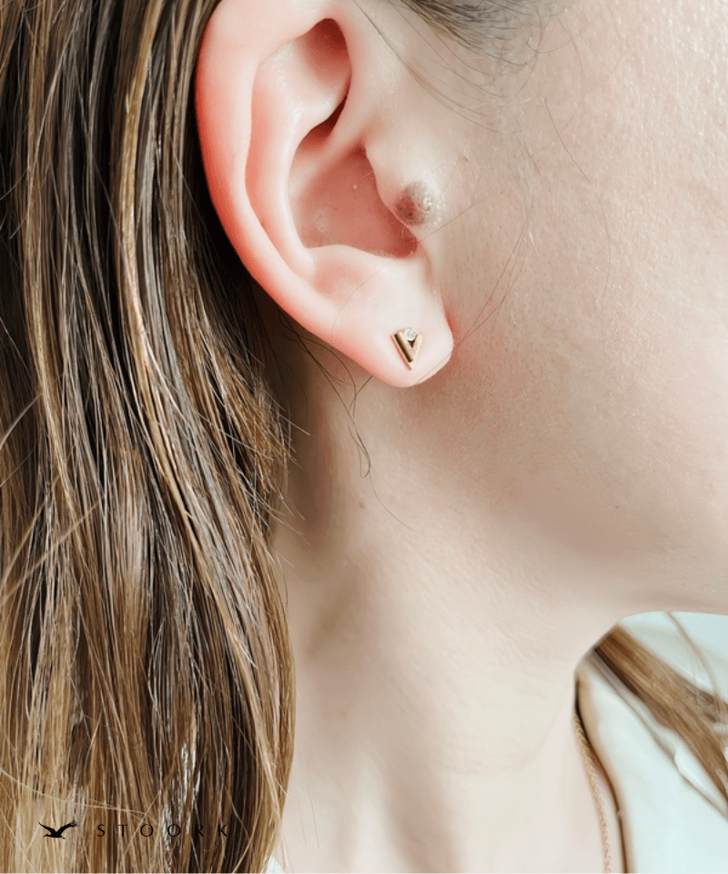 V Line Stone Pierce - stoork